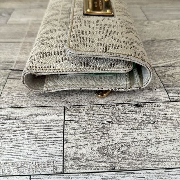 Michael Kors Jet Set Wallet With Check Book Cover - Picture 5 of 16